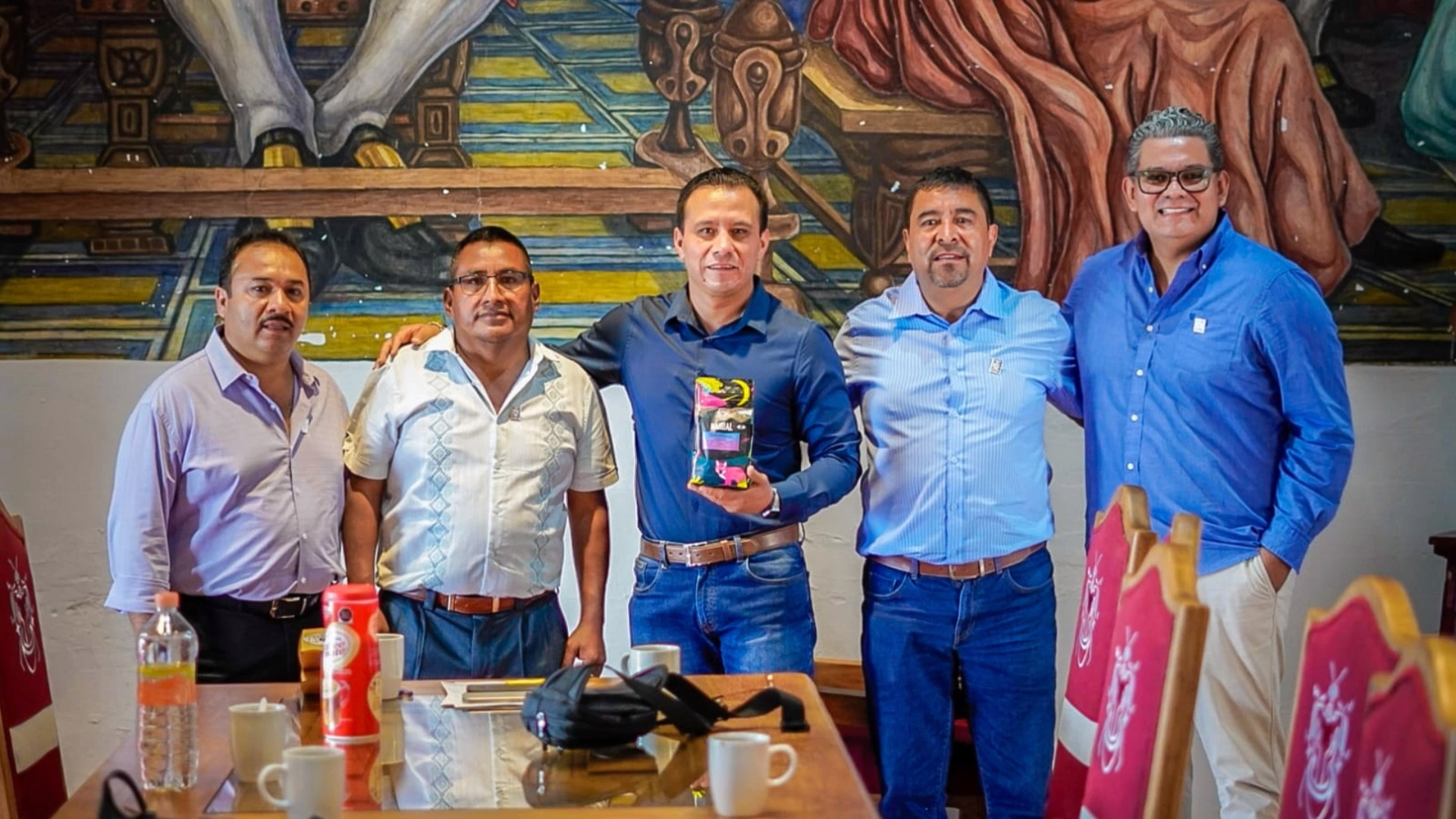 🇬🇹🇲🇽 EXPOMUNI MÉXICO 2026

Alcaldesas, Alcaldes, Esposas de Alcaldes, miembros del Concejo y funcionarios municipales:

Conoce parte de la experiencia vivida por nuestra delegación durante EXPOMUNI México, compartiendo con autoridades y conociendo experiencias y buenas prácticas de la gestión municipal en México.

Este 13 al 17 de octubre, regresamos con una nueva delegación guatemalteca.

📍 Ciudad de México y Taxco
🤝 Intercambio de experiencias municipales
🏛️ Visitas institucionales
✈️ 13 al 17 de octubre de 2026

Aún estás a tiempo de acompañarnos.

📧 info@expomuni.com
📲 WhatsApp: 4355-8711
🌐 expomuni.com

EXPOMUNI | Fortaleciendo la gestión municipal.

#EXPOMUNI #EXPOMUNIMéxico #México2026 #Municipalidades #GobiernosLocales