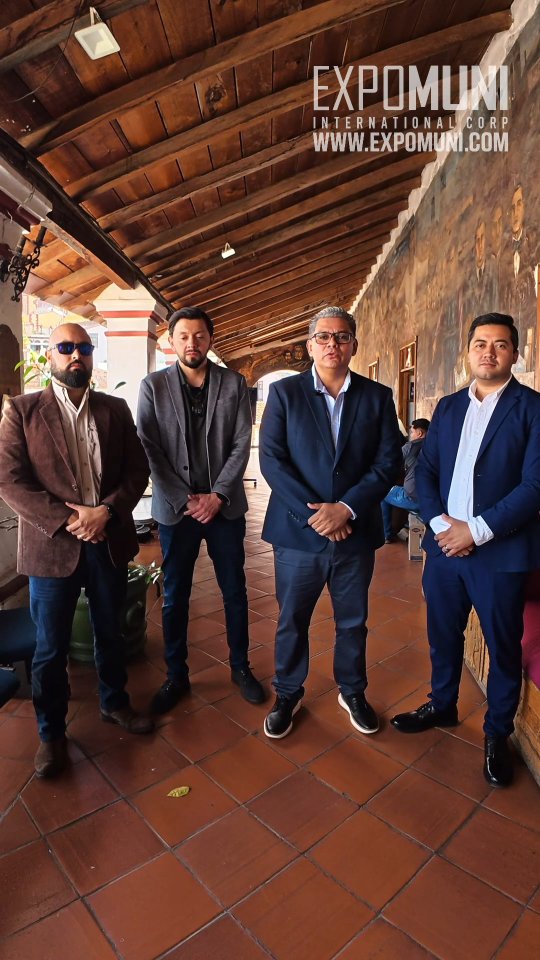 🇬🇹🤝🇲🇽 Aprender de otras experiencias nos permite ampliar nuestra visión y fortalecer la gestión municipal.

En el marco de EXPOMUNI México 2026, visitamos Taxco de Alarcón, donde sostuvimos un encuentro con autoridades municipales para intercambiar experiencias y buenas prácticas en turismo, cultura, seguridad, participación ciudadana y desarrollo económico local.

Este espacio de diálogo permitió conocer experiencias de gestión pública y reflexionar sobre la importancia de integrar la planificación territorial y urbana, la conservación del patrimonio histórico y la identidad cultural en políticas públicas que impulsen el desarrollo sostenible y mejoren la calidad de vida de la población.

Agradecemos al presidente municipal, Arq. Juan Andrés Vega Carranza, y a su equipo por su hospitalidad y disposición para compartir experiencias que enriquecen la perspectiva institucional y profesional de quienes participamos.

En EXPOMUNI seguimos promoviendo el intercambio de conocimientos y la cooperación entre gobiernos locales y profesionales comprometidos con el desarrollo. 

Más información: 
📩 info@expomuni.com
📲 WhatsApp: +502 4355-8711

#EXPOMUNI #Mexico #Taxco #Municipalidad #Alcaldes